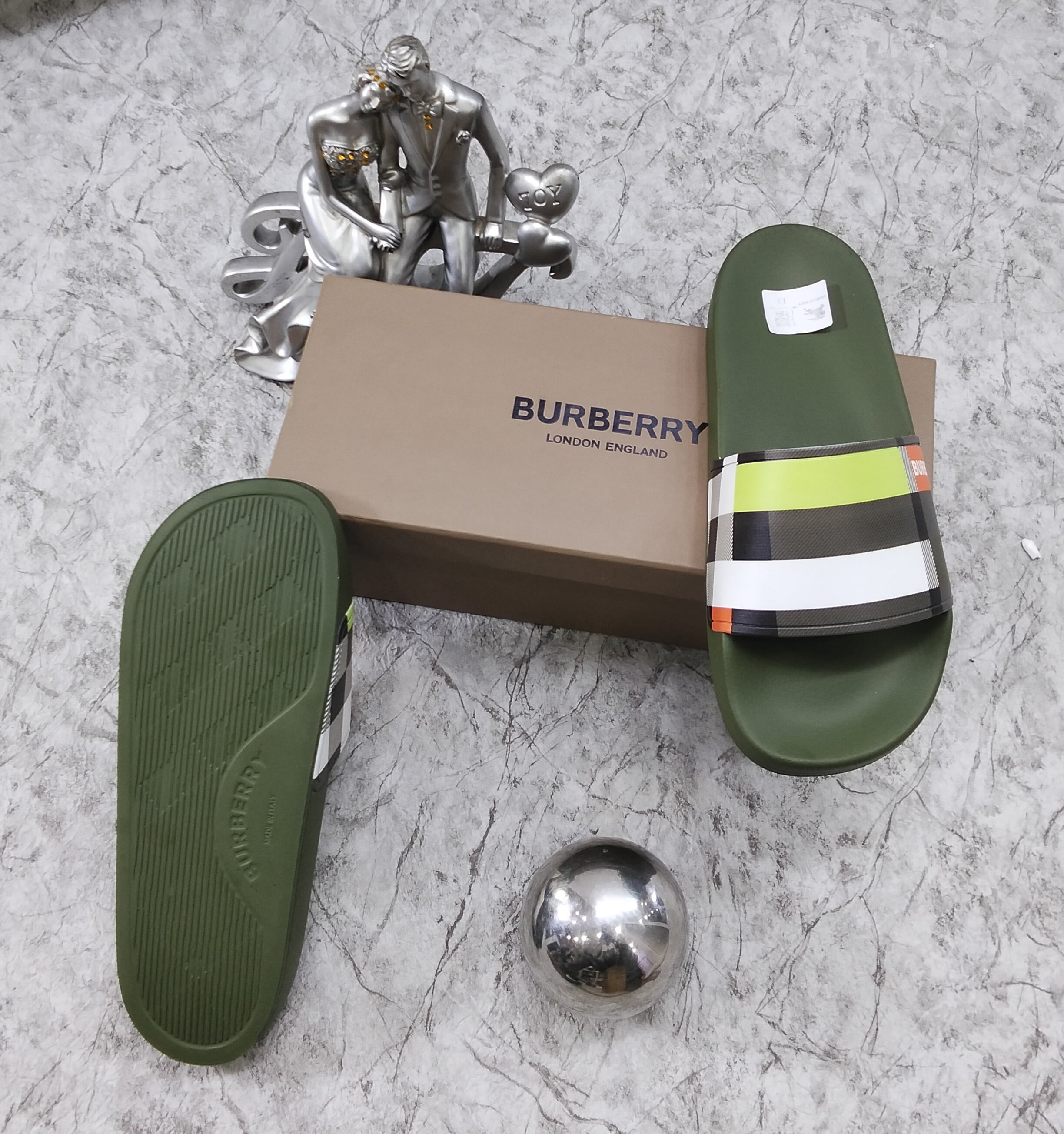 BURBERRY SLIDES